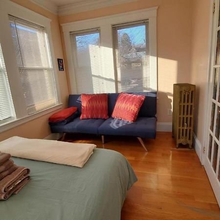 Near Train Station Gorgeous 3-Bedroom Apartment With Patios Бостън Екстериор снимка