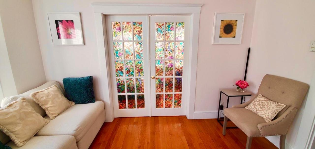 Near Train Station Gorgeous 3-Bedroom Apartment With Patios Бостън Екстериор снимка